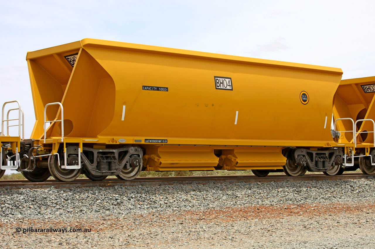 081225 0561
Barker Siding, one of FMG's thirty five ballast waggons, BH 04, 100 tonne capacity, built in China by CSR at the Yangtze Rolling Stock Company in 2008. December 25, 2008.
Keywords: BH04;CSR-Yangtze-Rolling-Stock-Co-China;FMG-ballast-waggon;