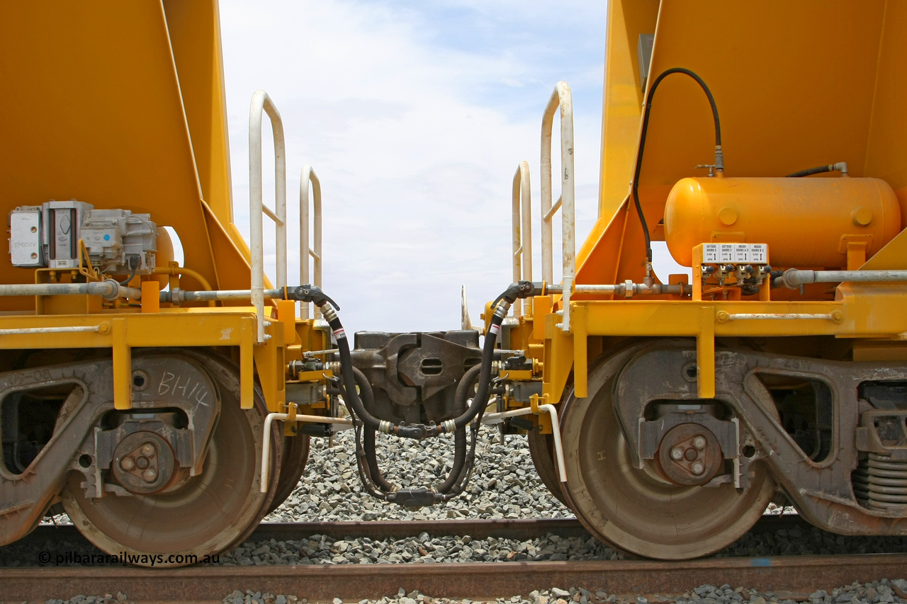 081225 0576
Barker Siding, view of two of FMG's ballast waggons F type couplings, electric and air connections with the separate air connection for unloading installed. 100 tonne capacity, built in China by CSR at the Yangtze Rolling Stock Company in 2008. December 25, 2008.
Keywords: CSR-Yangtze-Rolling-Stock-Co-China;FMG-ballast-waggon;