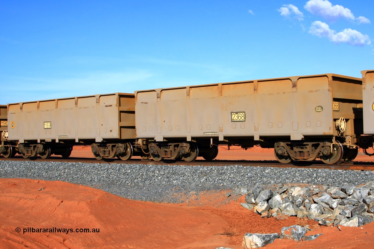 090121 1680
Boodarie, an FMG empty train departs the port with mismatched waggon pair slave 1169 22.6 tonnes tare and control 2368 22.9 tonne tare from the original CSR Zhuzhou Rolling Stock Works in China build from 2007.
Keywords: 1169-2368;CSR-Zhuzhou-Rolling-Stock-Works-China;FMG-ore-waggon;