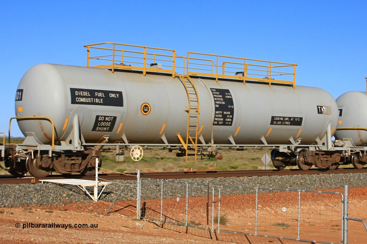 110620 2281
Chapman, FMG TK type fuel tank waggon TK 01 built by China Southern CSR at their Zhuzhou Rolling Stock Works plant in China in 2008 as the first of an order for twelve tanks, is on the loaded fuel train to Cloud Break. 20th June 2011.
Keywords: TK01;TK-type;CSR-Zhuzhou-Rolling-Stock-Works-China;FMG-tank-waggon;