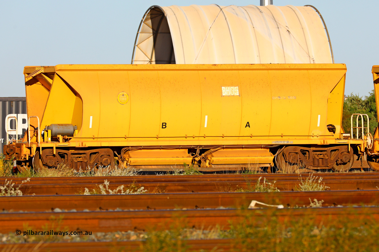 250501 0624
Thomas Yard, one of FMG's thirty five ballast waggons, BH 05, 100 tonne capacity, built in China by CSR at the Yangtze Rolling Stock Company in 2008. May 1, 2025.
Keywords: BH05;CSR-Yangtze-Rolling-Stock-Co-China;FMG-ballast-waggon