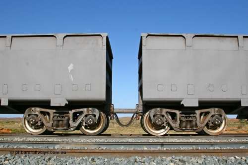 01395-02396 080116 1373
Chapman Siding, view showing the bogies and bar coupling, train pipe, control pipe and electrical jumper of FMG married pair of slave 1395 on the left and master 2396 on the right. The BHP Newman line in the back ground. 16th January 2008.
Keywords: 1395-2396;CSR-Zhuzhou-Rolling-Stock-Works-China;FMG-ore-waggon;