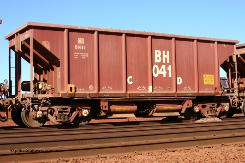 BH041 050828 5405
Rosella Siding, loaded Hamersley Iron ballast hopper waggon BH 041, built by National Steel Car Company of Canada in December 1970. August 28, 2005.
Keywords: BH-type;BH041;National-Steel-Car-Canada;Rio-ballast-waggon;