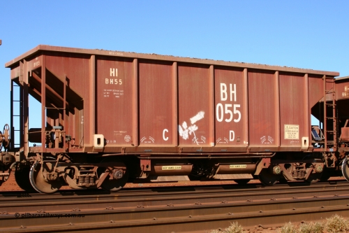 BH055 050828 5393
Rosella Siding, loaded Hamersley Iron ballast hopper waggon BH 055, built by National Steel Car Company of Canada in January 1971. August 28, 2005.
Keywords: BH-type;BH055;National-Steel-Car-Canada;Rio-ballast-waggon;