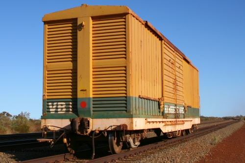 VB1 050828 5037
Lyre Siding, Hamersley Iron's VB type box van VB 1, one of three such box vans built by Scotts of Ipswich Qld in August 1971. Seen here during the Tunkawanna duplication project, August 28, 2005.
Keywords: VB-type;VB1;Scotts-Qld;Rio-box-waggon;