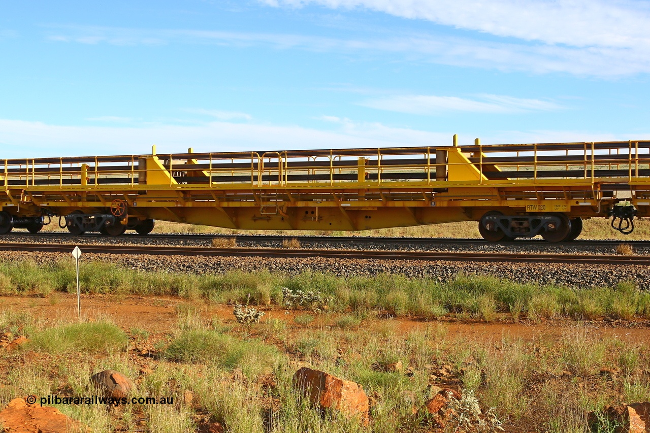 210510 1100
Near Gull on the Rio Tinto Dampier - Tom Price line at the 101.5 km, RTW type intermediate rail waggon RTB 020 on Rio Tinto's Gemco Rail built rail train consist. 10th May 2021. [url=https://goo.gl/maps/9WbRn1E4vP6a1YbN8]Location[/url].
Keywords: RTW-type;RTW020;Gemco-Rail-WA;