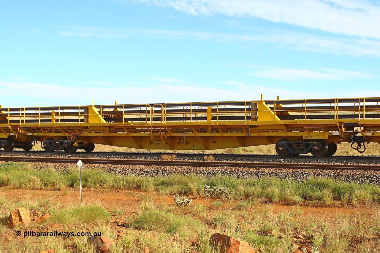 210510 1111
Near Gull on the Rio Tinto Dampier - Tom Price line at the 101.5 km, RTW type intermediate rail waggon RTB 009 on Rio Tinto's Gemco Rail built rail train consist. 10th May 2021. [url=https://goo.gl/maps/9WbRn1E4vP6a1YbN8]Location[/url].
Keywords: RTW-type;RTW009;Gemco-Rail-WA;