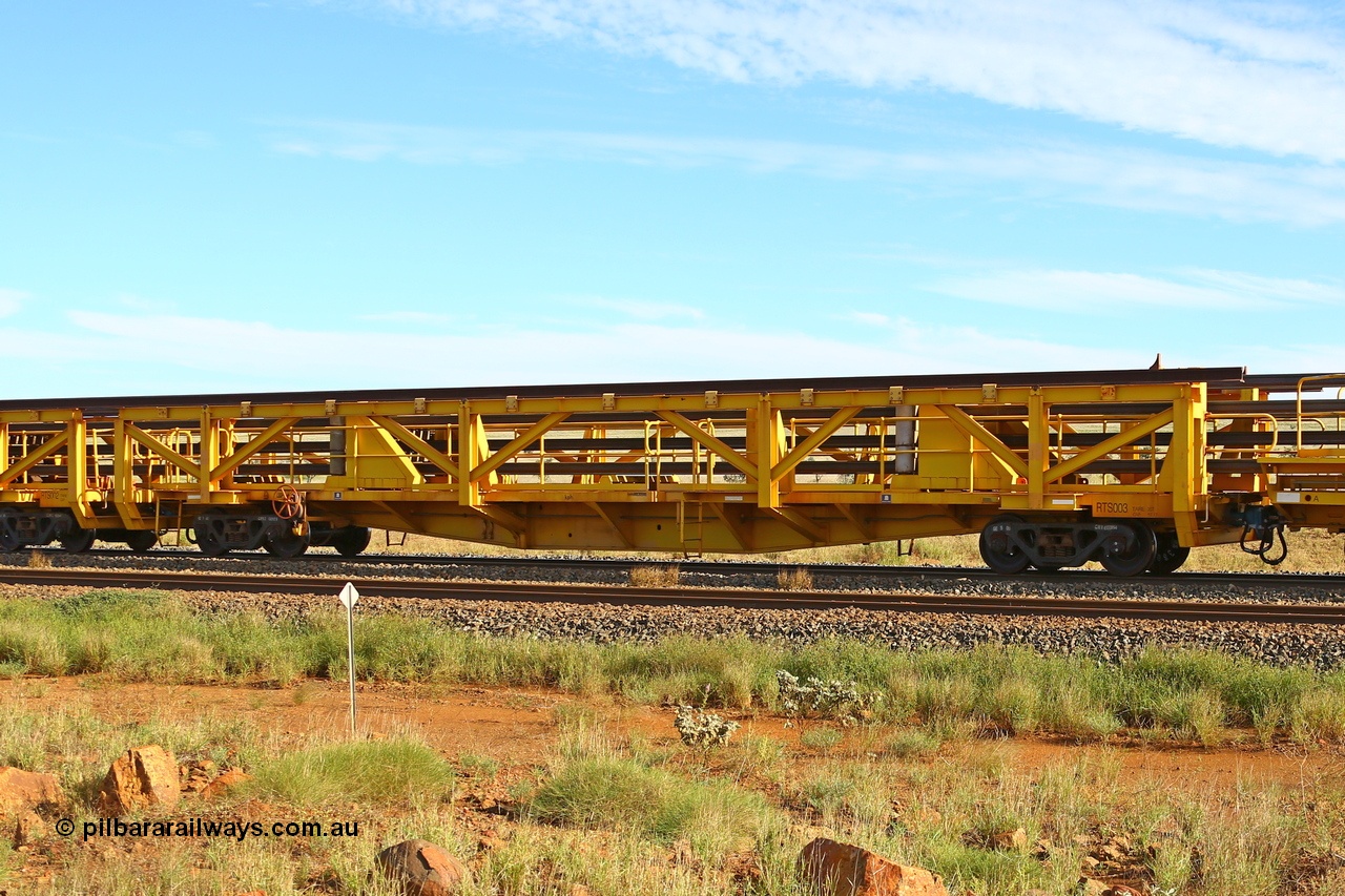 210510 1117
Near Gull on the Rio Tinto Dampier - Tom Price line at the 101.5 km, RTS type straddle crane carrying rail waggon RTS 003 on Rio Tinto's Gemco Rail built rail train consist. 10th May 2021. [url=https://goo.gl/maps/9WbRn1E4vP6a1YbN8]Location[/url].
Keywords: RTS-type;RTS003;Gemco-Rail-WA;