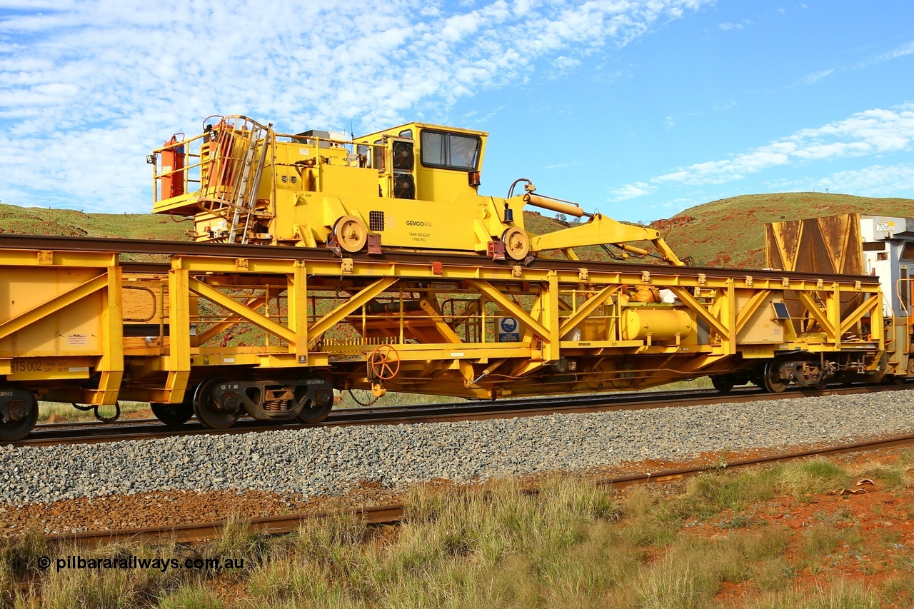 210510 1152
Near Galah on the Rio Tinto Dampier - Tom Price line at the 89.5 km, RTS type chute and straddle crane carrying rail waggon RTS 001 on Rio Tinto's Gemco Rail built rail train consist. 10th May 2021. [url=https://goo.gl/maps/tSmgEtp7gcG7x24b9]Location[/url].
Keywords: RTS-type;RTS001;Gemco-Rail-WA;