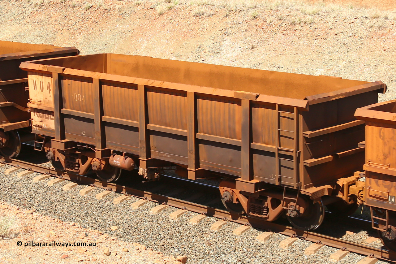0004 160306 1304
Robe River ore waggon 004, built by Nippon Sharyo Nihon, fixed coupler non-handbrake side empty view at Greenpool on the Cape Lambert line. March 6, 2016.
Keywords: 004;Nippon-Sharyo-Nihon;Robe-ore-waggon;