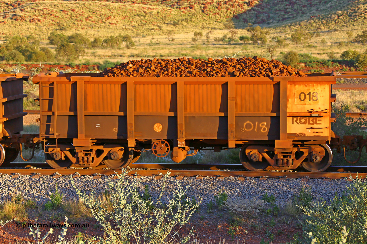 0018 170513 8715
Robe River ore waggon 018, built by Nippon Sharyo Nihon, handbrake side loaded view, Cape Lambert yard, May 13, 2017.
Keywords: 018;Nippon-Sharyo-Nihon;Robe-ore-waggon;