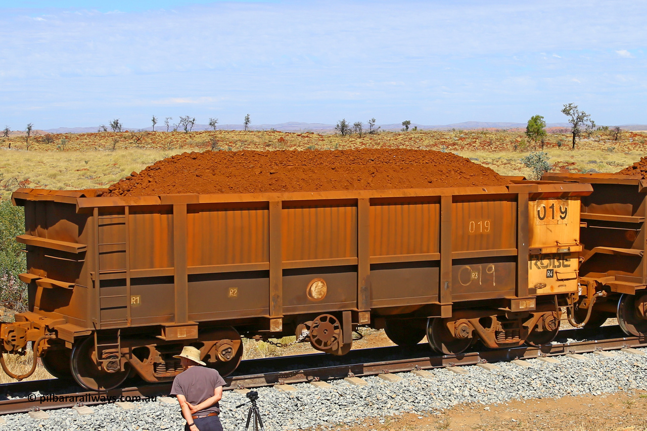 0019 170729 0268
Robe River ore waggon 019, built by Nippon Sharyo Nihon, fixed coupler handbrake side loaded view at the 103 km, between Maitland Siding and the Fortescue River on the Deepdale line. July 29, 2017.
Keywords: 019;Nippon-Sharyo-Nihon;Robe-ore-waggon;