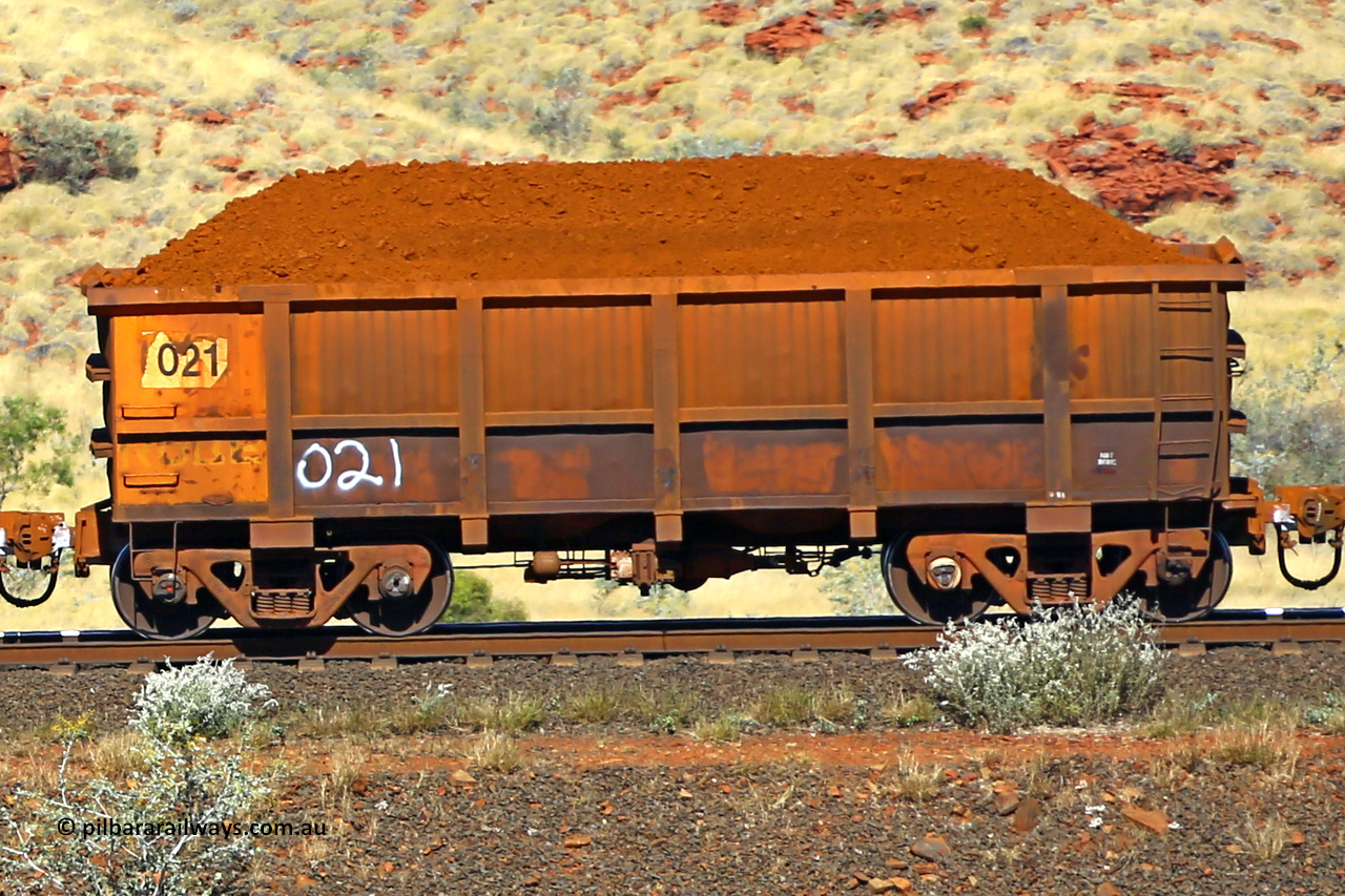0021 170728 09932
Robe River ore waggon 021, built by Nippon Sharyo Nihon, non-handbrake side loaded view at the 72 km, Western Creek on the Deepdale line. July 28, 2017.
Keywords: 021;Nippon-Sharyo-Nihon;Robe-ore-waggon;