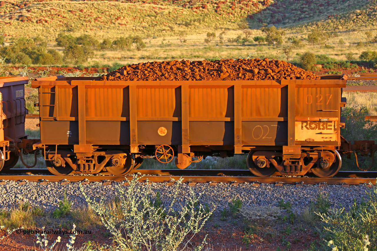 0027 170513 8717
Robe River ore waggon 027, built by Nippon Sharyo Nihon, handbrake side loaded view, Cape Lambert yard, May 13, 2017.
Keywords: 027;Nippon-Sharyo-Nihon;Robe-ore-waggon;
