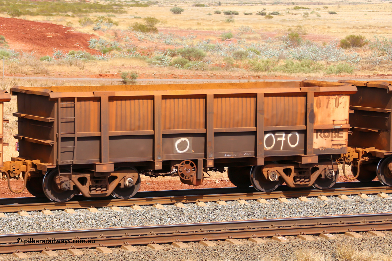 0070 141124 6793
Robe River ore waggon 070, built by Nippon Sharyo Nihon, fixed coupler handbrake side empty view at the 25 km at Arches Siding on the Cape Lambert line. November 24, 2014.
Keywords: 070;Nippon-Sharyo-Nihon;Robe-ore-waggon;