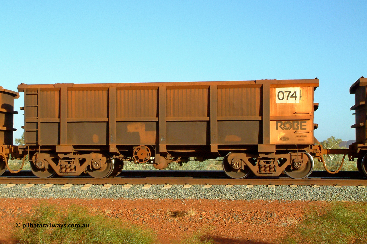 0074 050110 175326
Robe River ore waggon 074, built by Nippon Sharyo Nihon, handbrake side view, empty, note rotary bar coupled to 730. 1753 hours, January 10, 2005.
Keywords: 074;Nippon-Sharyo-Nihon;Robe-ore-waggon;