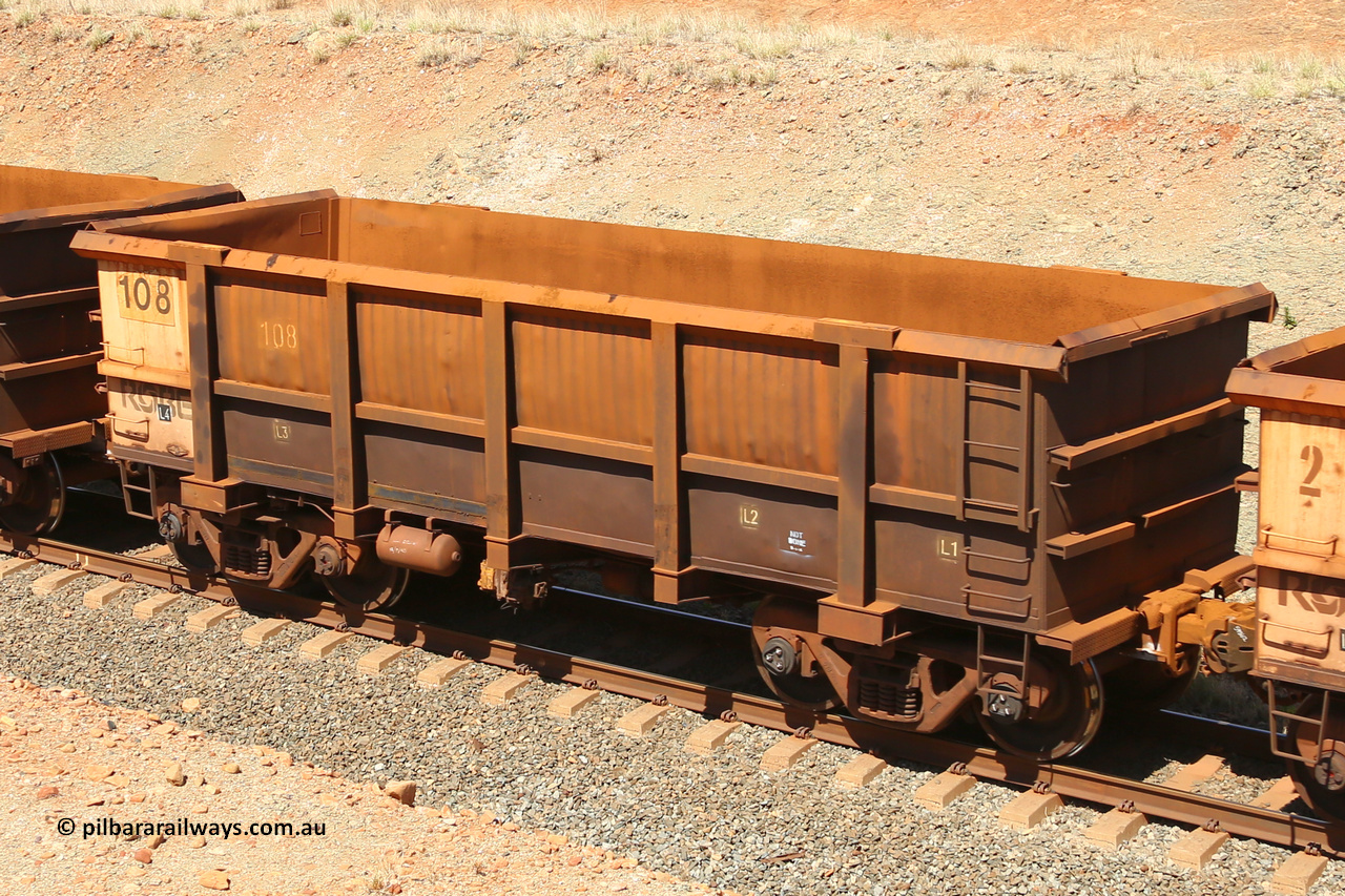 0108 160306 1353
Robe River ore waggon 108, built by Nippon Sharyo Nihon, fixed coupler non-handbrake side empty view at Greenpool on the Cape Lambert line. March 6, 2016.
Keywords: 108;Nippon-Sharyo-Nihon;Robe-ore-waggon;