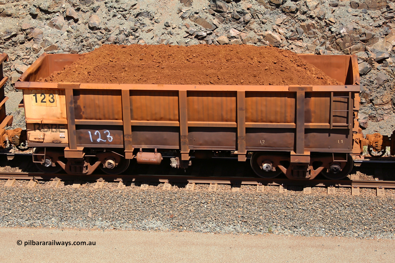 0123 160306 1550
Robe River ore waggon 123, built by Nippon Sharyo Nihon, fixed coupler non-handbrake side loaded view at the 45 km, Harding Siding on the Cape Lambert line. March 6, 2016.
Keywords: 123;Nippon-Sharyo-Nihon;Robe-ore-waggon;