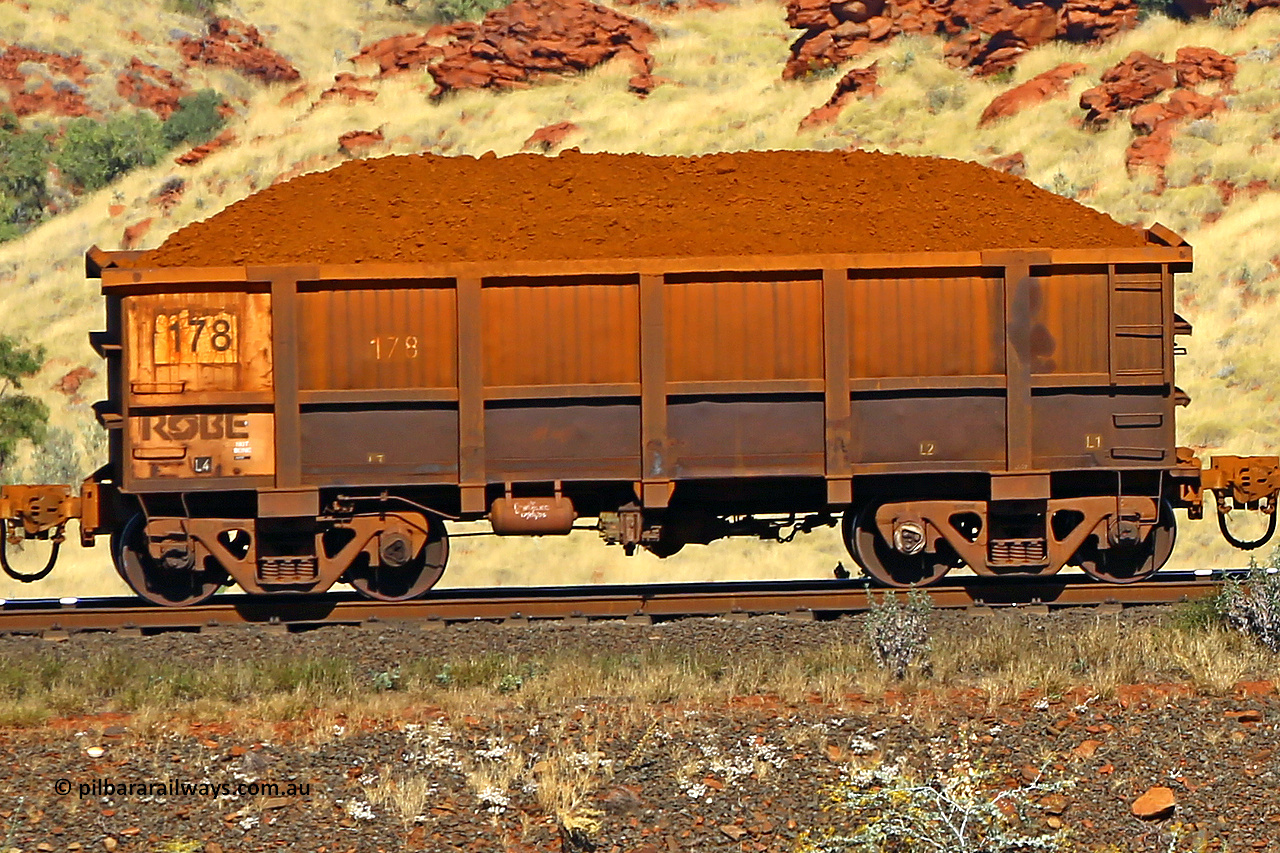 0178 170728 09936
Robe River ore waggon 178, built by Nippon Sharyo Nihon, non-handbrake side loaded view at the 72 km, Western Creek on the Deepdale line. July 28, 2017.
Keywords: 178;Nippon-Sharyo-Nihon;Robe-ore-waggon;