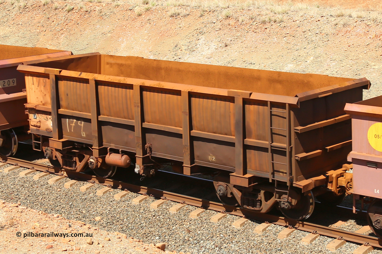 0179 160306 1265
Robe River ore waggon 179, built by Nippon Sharyo Nihon, fixed coupler non-handbrake side empty view at Greenpool on the Cape Lambert line. March 6, 2016.
Keywords: 179;Nippon-Sharyo-Nihon;Robe-ore-waggon;