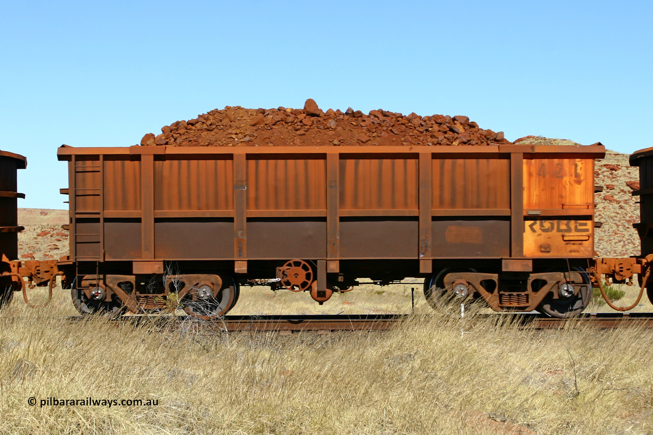 0421 060722 7497
Robe River ore waggon 421, built by Tomlinson Steel WA, handbrake side loaded view at the 78.8 km between Western Creek and Maitland on the Deepdale line. July 22, 2006.
Keywords: 421;Tomlinson-Steel-WA;Robe-ore-waggon;