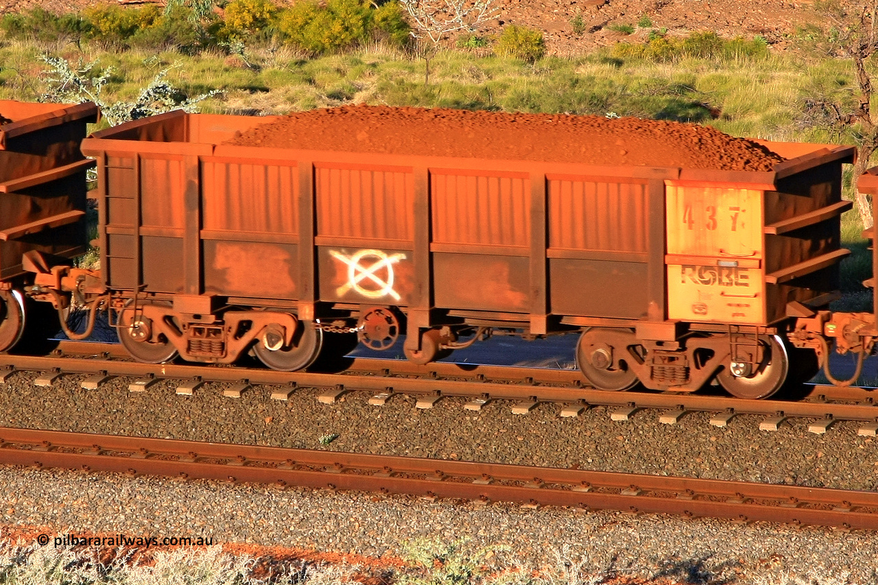 0437 110602 1742
Robe River ore waggon 437, built by Tomlinson Steel WA, rotary coupler end handbrake side loaded view at the 71 km, Western Creek on the Deepdale line. June 2, 2011.
Keywords: 437;Tomlinson-Steel-WA;Robe-ore-waggon;