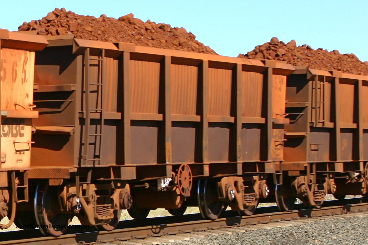 0455 060716 7188
Robe River ore waggon 455, built by Tomlinson Steel WA, fixed coupler end handbrake side loaded. Western Creek, July 16, 2006.
Keywords: 455;Tomlinson-Steel-WA;Robe-ore-waggon;