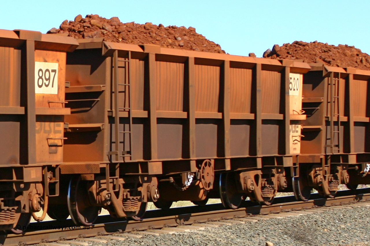 0520 060716 7187
Robe River ore waggon 520, built by Tomlinson Steel WA, fixed coupler end handbrake side loaded. Western Creek, July 16, 2006.
Keywords: 520;Tomlinson-Steel-WA;Robe-ore-waggon;