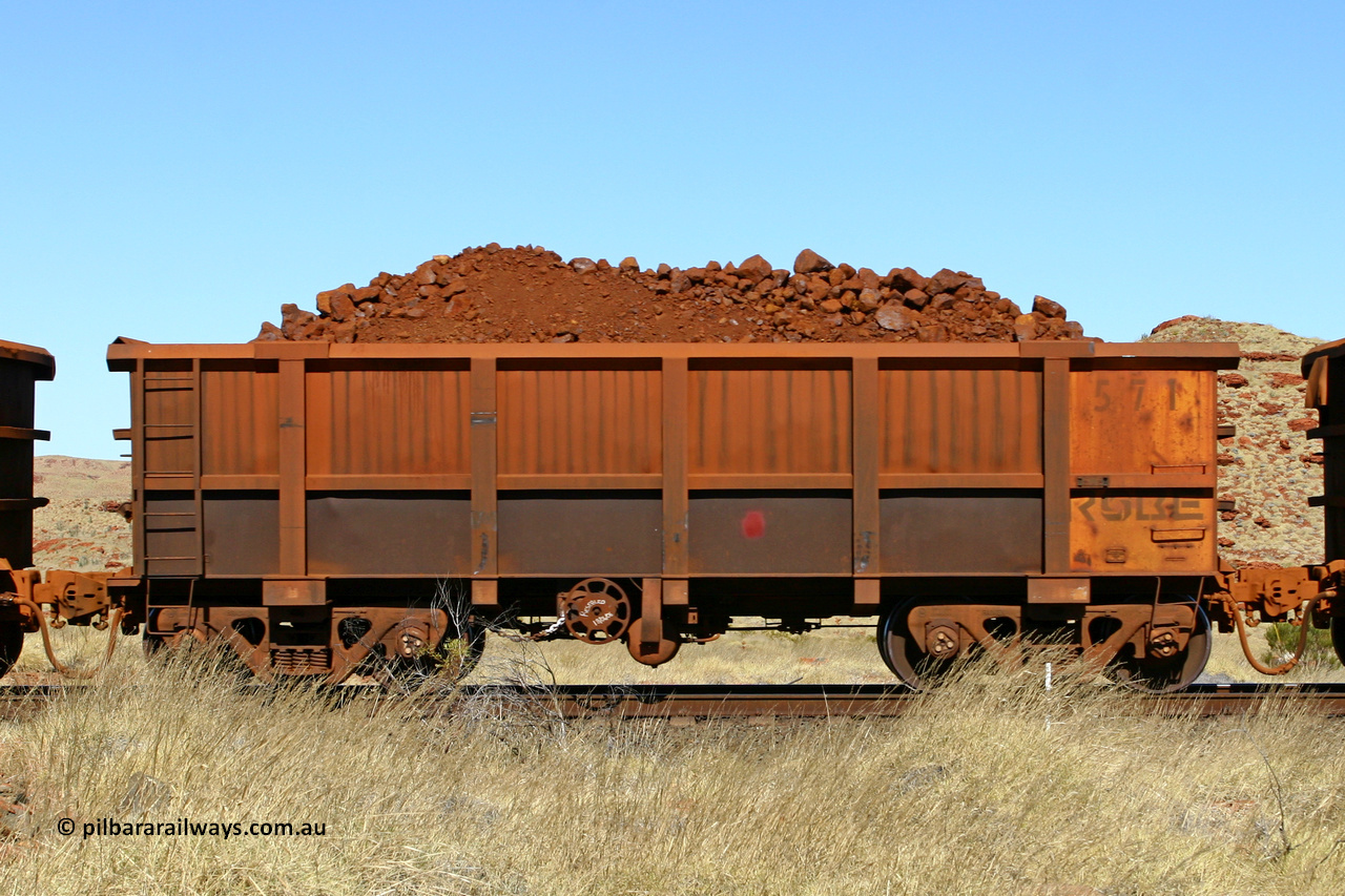 0571 060722 7502
Robe River ore waggon 571, built by Tomlinson Steel WA, handbrake side loaded view at the 78.8 km between Western Creek and Maitland on the Deepdale line. July 22, 2006.
Keywords: 571;Tomlinson-Steel-WA;Robe-ore-waggon;