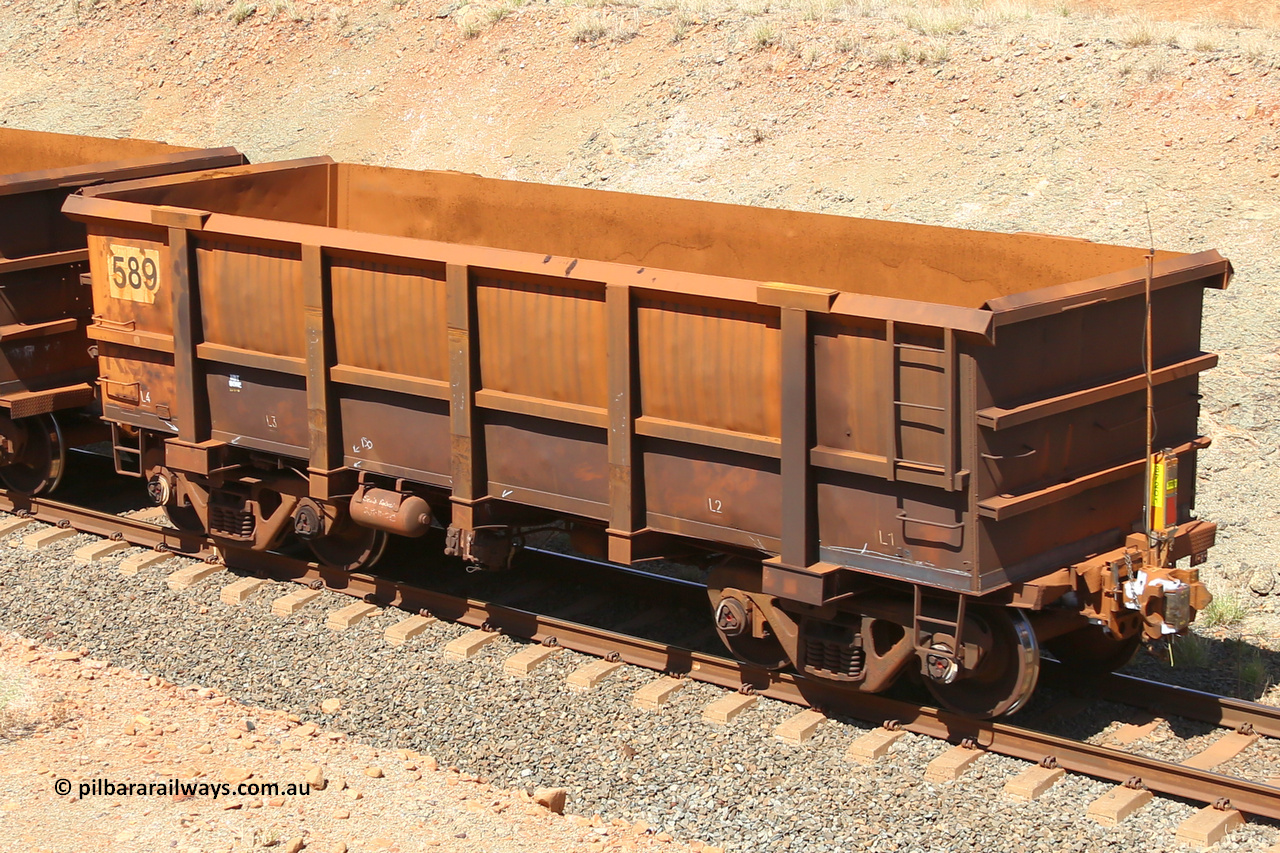 0589 160306 1359
Robe River ore waggon 589, built by Tomlinson Steel WA, fixed coupler non-handbrake side empty view at Greenpool, end of train view, on the Cape Lambert line. March 6, 2016.
Keywords: 589;Tomlinson-Steel-WA;Robe-ore-waggon;
