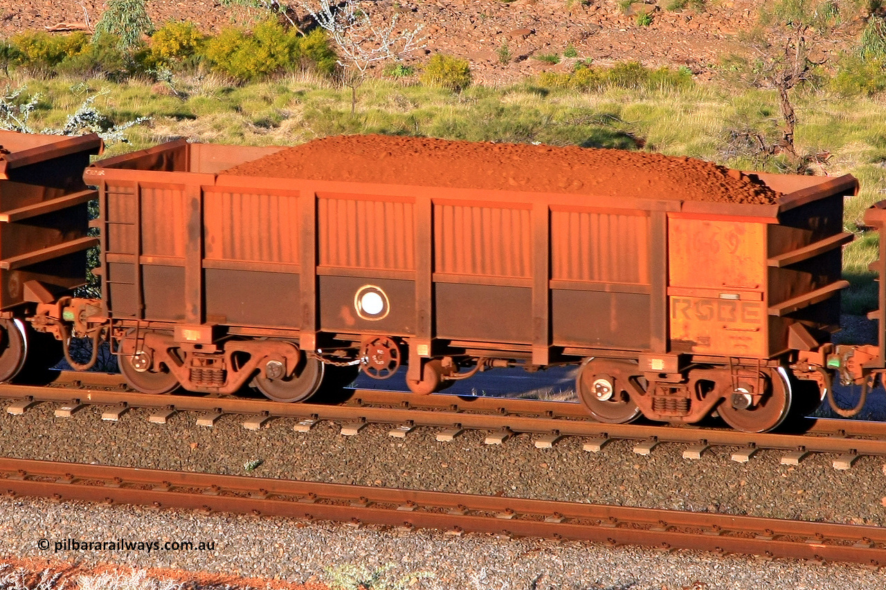 0669 110602 1722
Robe River ore waggon 669, built by Tomlinson Steel WA, rotary coupler end handbrake side loaded view at the 71 km, Western Creek on the Deepdale line. June 2, 2011.
Keywords: 669;Tomlinson-Steel-WA;Robe-ore-waggon;