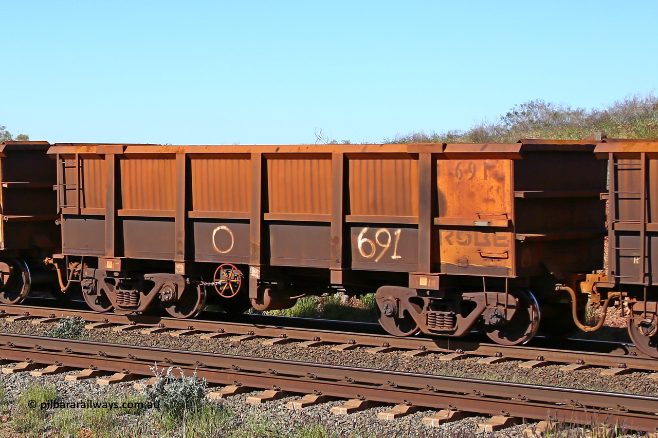 0691 160727 0971
Robe River ore waggon 691, built by Tomlinson Steel WA, rotary coupler end handbrake side empty view at Harding Siding on the Cape Lambert line, July 27, 2016.
Keywords: 691;Tomlinson-Steel-WA;Robe-ore-waggon;
