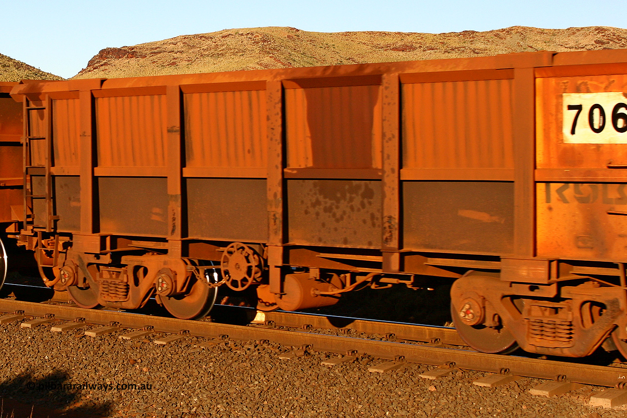 0706 060722 7625
Robe River ore waggon 706, built by Tomlinson Steel WA, rotary coupler end handbrake side empty partial view, at the 11.7 km, Cape Lambert. July 22, 2006.
Keywords: 706;Tomlinson-Steel-WA;Robe-ore-waggon;