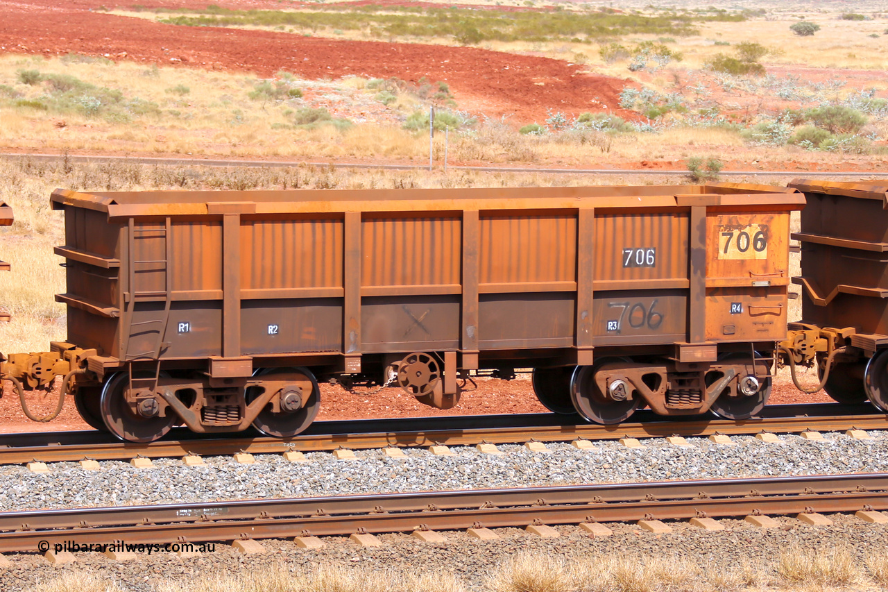 0706 141124 6852
Robe River ore waggon 706, built by Tomlinson Steel WA, fixed coupler handbrake side empty view at the 25 km at Arches Siding on the Cape Lambert line. November 24, 2014.
Keywords: 706;Tomlinson-Steel-WA;Robe-ore-waggon;