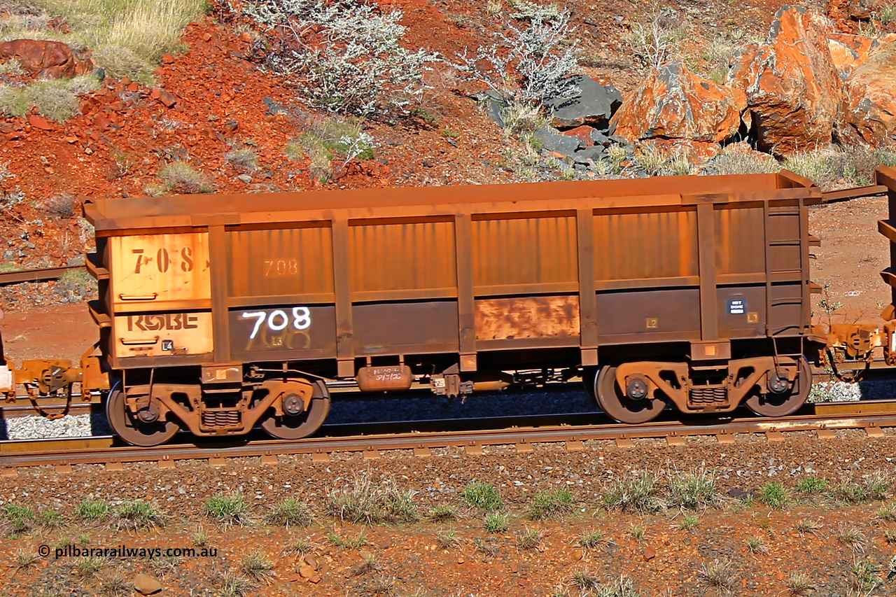 0708 180616 1730
Robe River ore waggon 708, built by Tomlinson Steel WA, rotary coupler end non-handbrake side empty view at the 38 km, Harding on the Cape Lambert line, June 16, 2018.
Keywords: 708;Tomlinson-Steel-WA;Robe-ore-waggon;