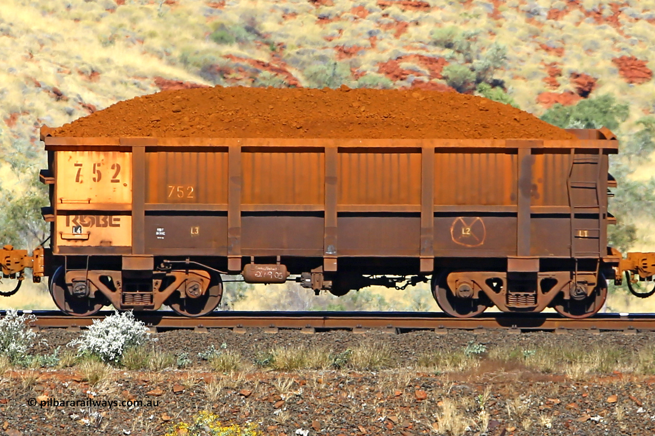 0752 170728 09949
Robe River ore waggon 752, built by Tomlinson Steel WA, non-handbrake side loaded view at the 72 km, Western Creek on the Deepdale line. July 28, 2017.
Keywords: 752;Tomlinson-Steel-WA;Robe-ore-waggon;