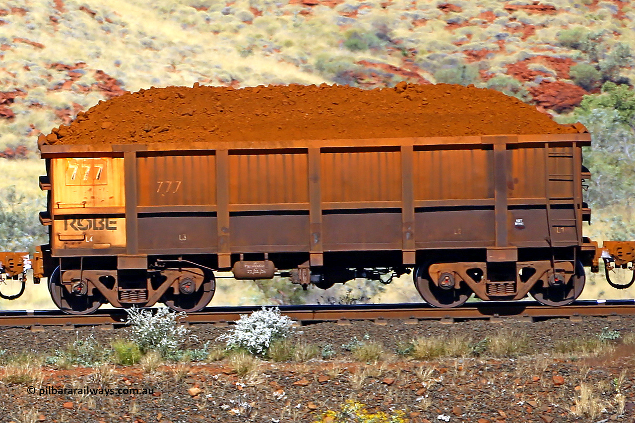 0777 170728 09930
Robe River ore waggon 777, built by Centurion Industries WA, non-handbrake side loaded view at the 72 km, Western Creek on the Deepdale line. July 28, 2017.
Keywords: 777;Centurion-Industries-WA;Robe-ore-waggon;