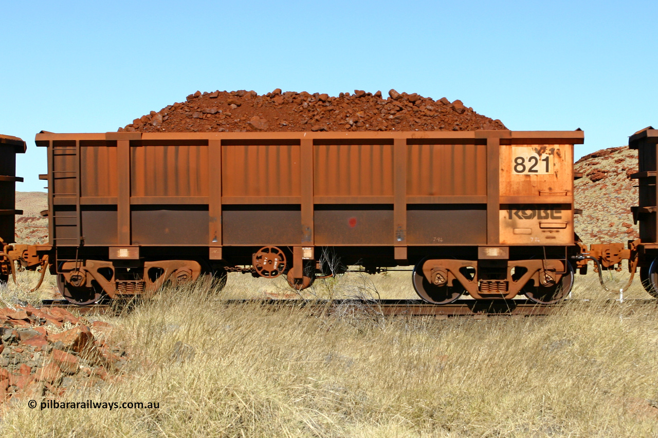 0821 060722 7492
Robe River ore waggon 821, built by Centurion Industries WA, handbrake side loaded view at the 78.8 km between Western Creek and Maitland on the Deepdale line. July 22, 2006.
Keywords: 821;Centurion-Industries-WA;Robe-ore-waggon;