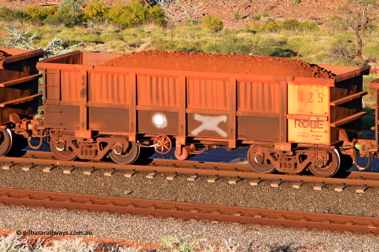 0825 110602 1732
Robe River ore waggon 825, built by Centurion Industries WA, rotary coupler end handbrake side loaded view at the 71 km, Western Creek on the Deepdale line. June 2, 2011.
Keywords: 825;Centurion-Industries-WA;Robe-ore-waggon;