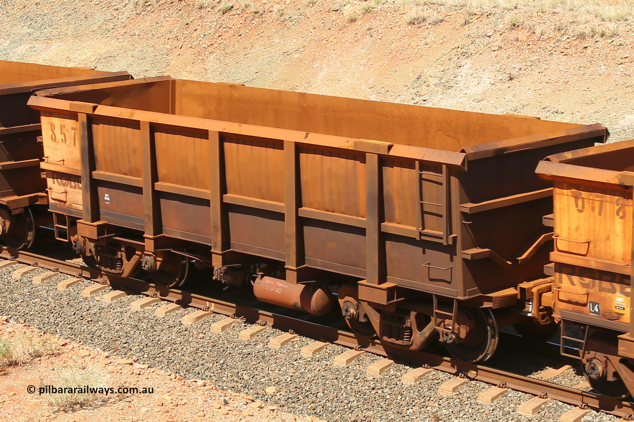 0857 160306 1342
Robe River ore waggon 857, built by Centurion Industries WA, fixed coupler non-handbrake side empty view at Greenpool on the Cape Lambert line. March 6, 2016.
Keywords: 857;Centurion-Industries-WA;Robe-ore-waggon;