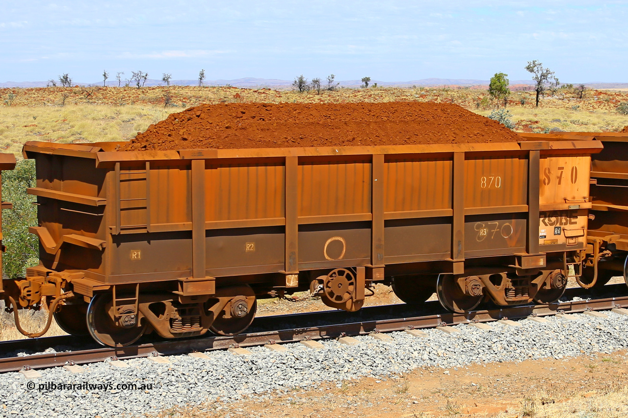 0870 170729 0220
Robe River ore waggon 870, built by Centurion Industries WA, fixed coupler handbrake side loaded view at the 103 km, between Maitland Siding and the Fortescue River on the Deepdale line. July 29, 2017.
Keywords: 870;Centurion-Industries-WA;Robe-ore-waggon;