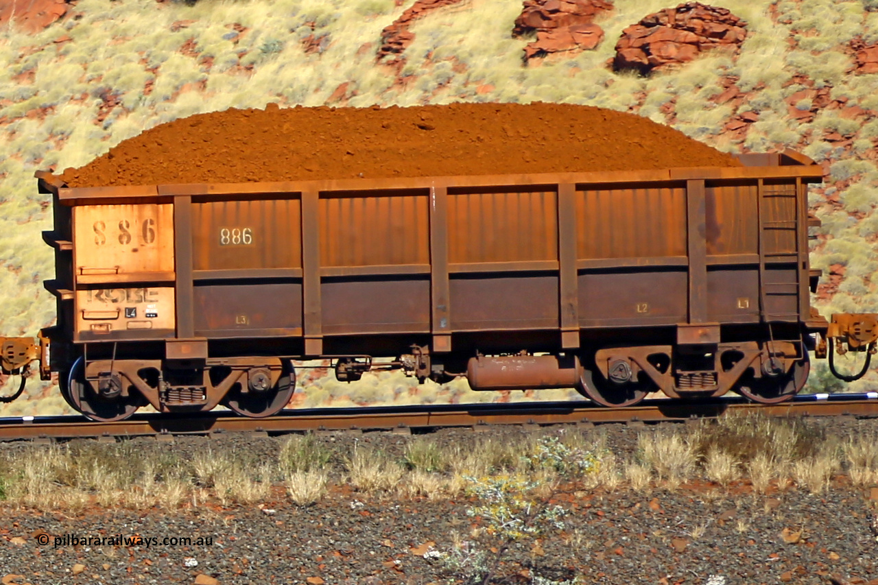 0886 170728 09935
Robe River ore waggon 886, built by Centurion Industries WA, non-handbrake side loaded view at the 72 km, Western Creek on the Deepdale line. July 28, 2017.
Keywords: 886;Centurion-Industries-WA;Robe-ore-waggon;