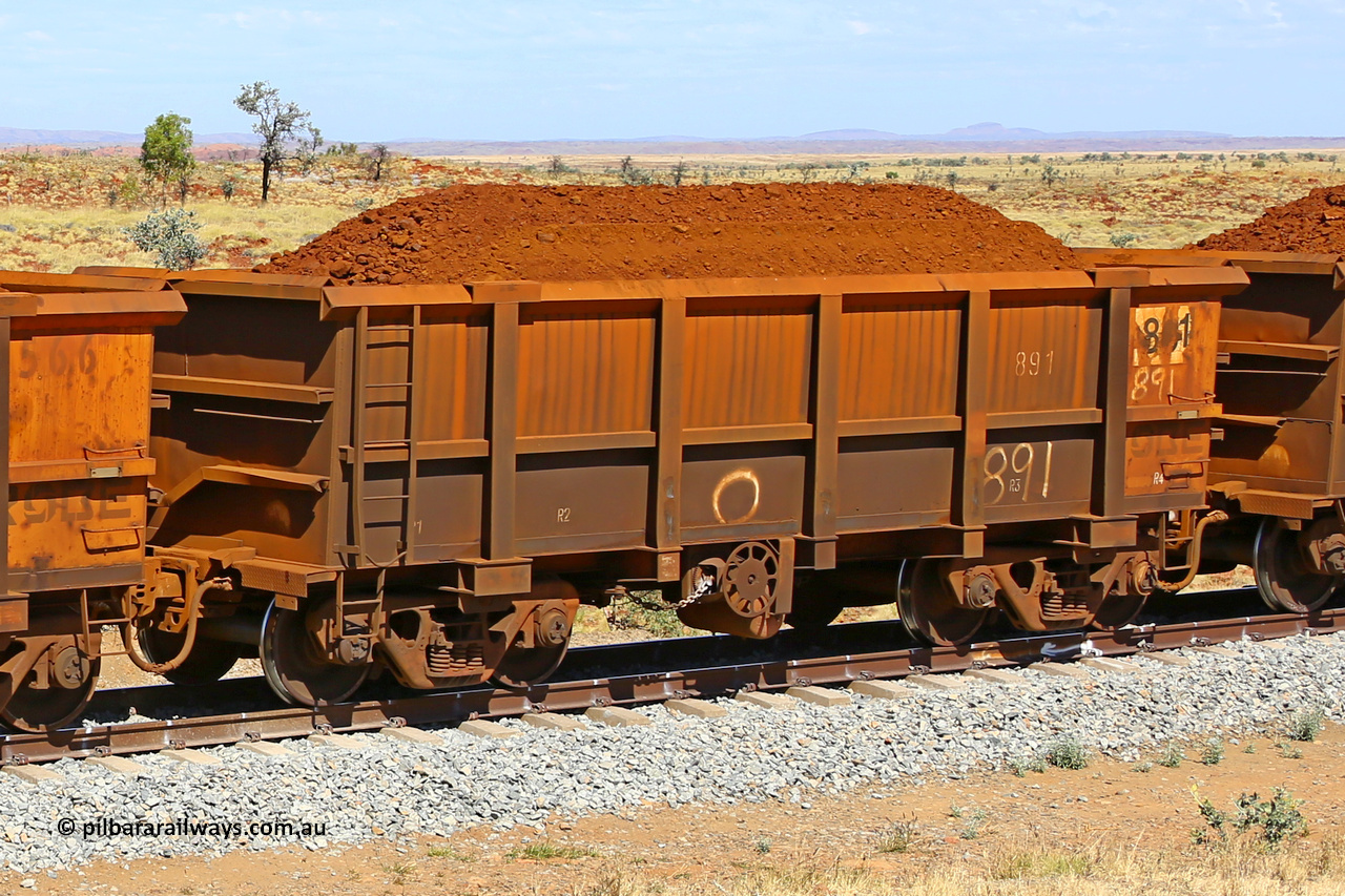 0891 170729 0227
Robe River ore waggon 891, built by Centurion Industries WA, fixed coupler handbrake side loaded view at the 103 km, between Maitland Siding and the Fortescue River on the Deepdale line. July 29, 2017.
Keywords: 891;Centurion-Industries-WA;Robe-ore-waggon;