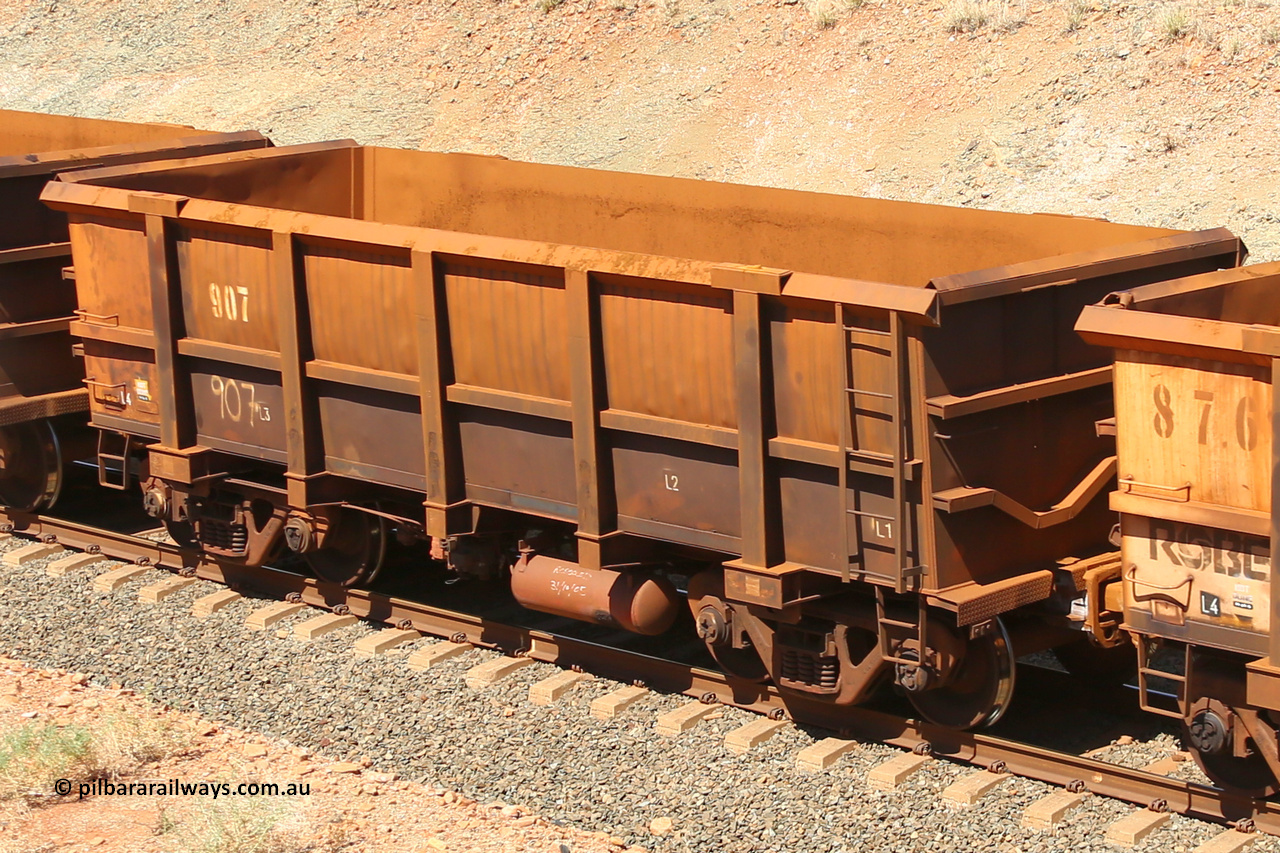0907 160306 1346
Robe River ore waggon 907, built by Centurion Industries WA, fixed coupler non-handbrake side empty view at Greenpool on the Cape Lambert line. March 6, 2016.
Keywords: 907;Centurion-Industries-WA;Robe-ore-waggon;