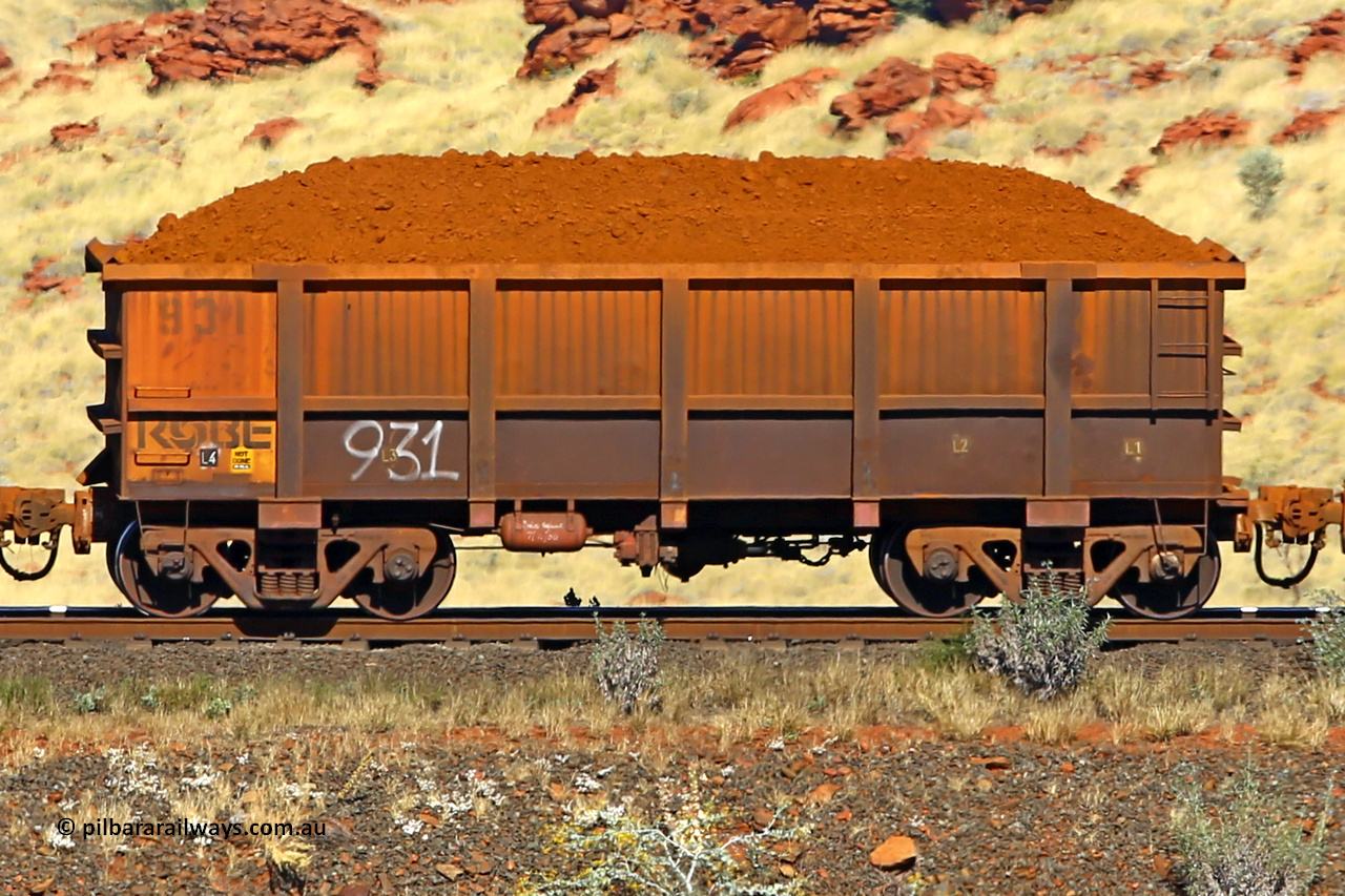 0931 170728 09941
Robe River ore waggon 931, built by Centurion Industries WA, non-handbrake side loaded view at the 72 km, Western Creek on the Deepdale line. July 28, 2017.
Keywords: 931;Centurion-Industries-WA;Robe-ore-waggon;