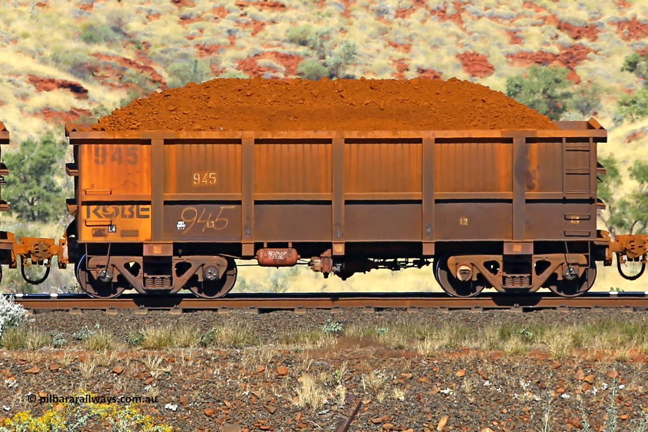 0945 170728 09920
Robe River ore waggon 945, built by Centurion Industries WA, non-handbrake side loaded view at the 72 km, Western Creek on the Deepdale line. July 28, 2017.
Keywords: 945;Centurion-Industries-WA;Robe-ore-waggon;