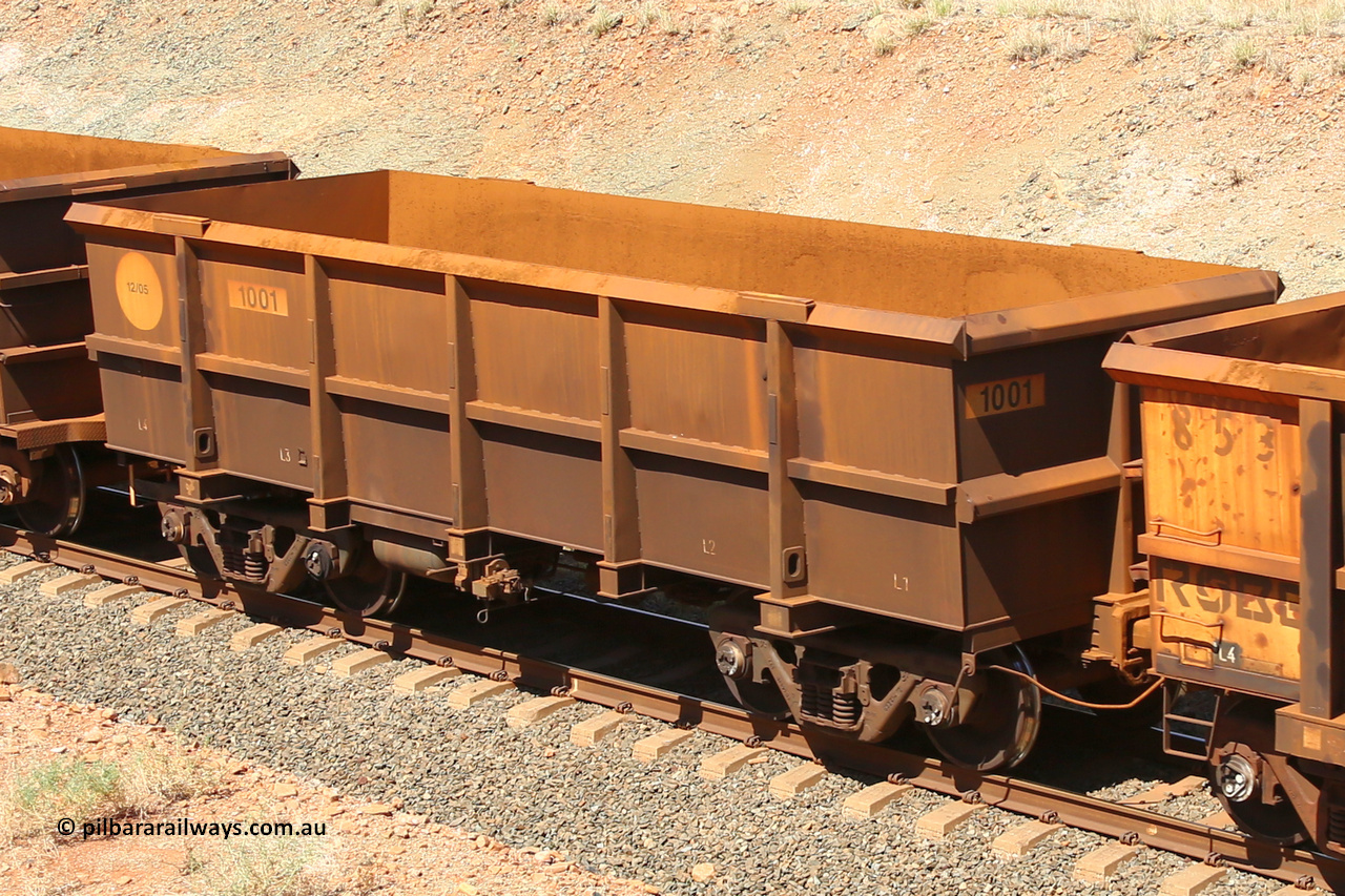 1001 160306 1316
Robe River ore waggon 1001, built by Bradken Rail Qld in December 2005, fixed coupler non-handbrake side empty view at Greenpool on the Cape Lambert line. March 6, 2016.
Keywords: 1001;Bradken-Rail-Qld;Robe-ore-waggon;