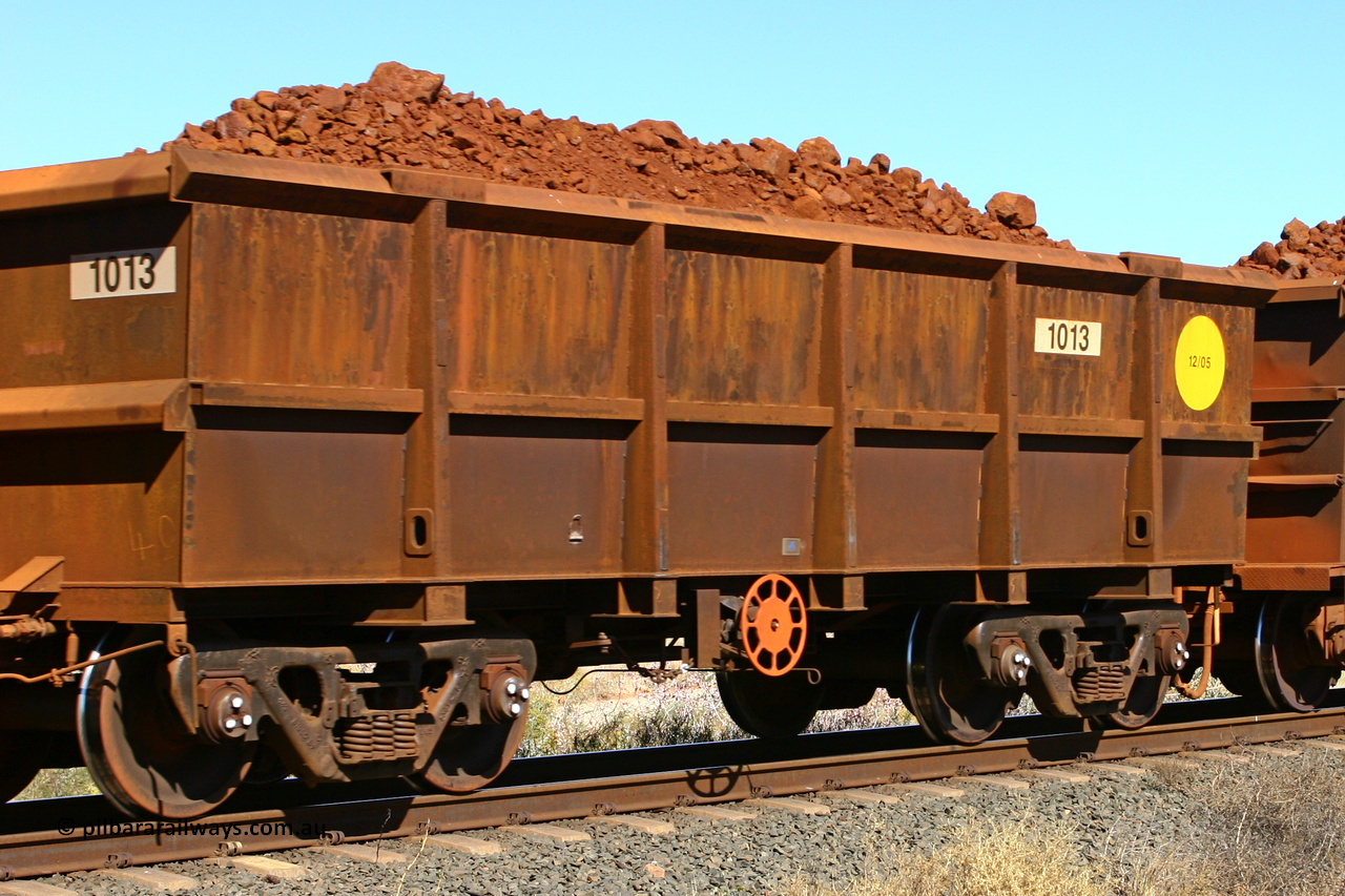 1013 060716 7196
Robe River ore waggon 1013, built by Bradken Rail Qld, December 2005, fixed coupler end handbrake side loaded. Western Creek, July 16, 2006.
Keywords: 1013;Bradken-Rail-Qld;Robe-ore-waggon;