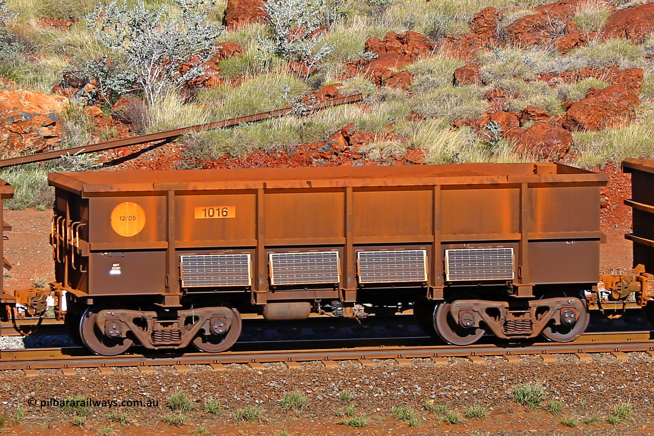 1016 180616 1697
Robe River ore waggon 1016, built by Bradken Rail Qld in December 2005, rotary coupler end non-handbrake side empty view, instrumented vehicle, at the 38 km, Harding on the Cape Lambert line, June 16, 2018.
Keywords: 1016;Bradken-Rail-Qld;Robe-ore-waggon;