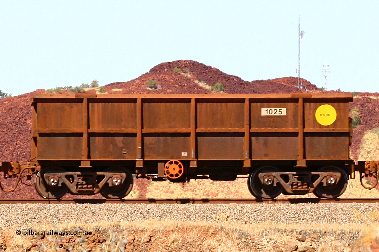1025 060722 7439
Robe River ore waggon 1025, built by Bradken Rail Qld in January 2006, handbrake side empty view at the 45.4 km just south of Harding Siding on the Cape Lambert line. July 22, 2006.
Keywords: 1025;Bradken-Rail-Qld;Robe-ore-waggon;